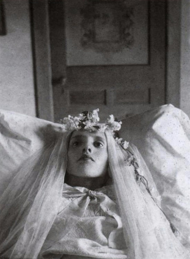 34 Really Creepy Vintage Photos That Will Give You Nightmares
