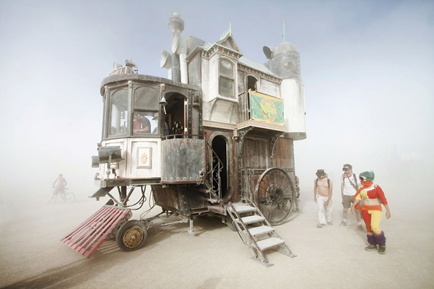 small-houses-saving-space