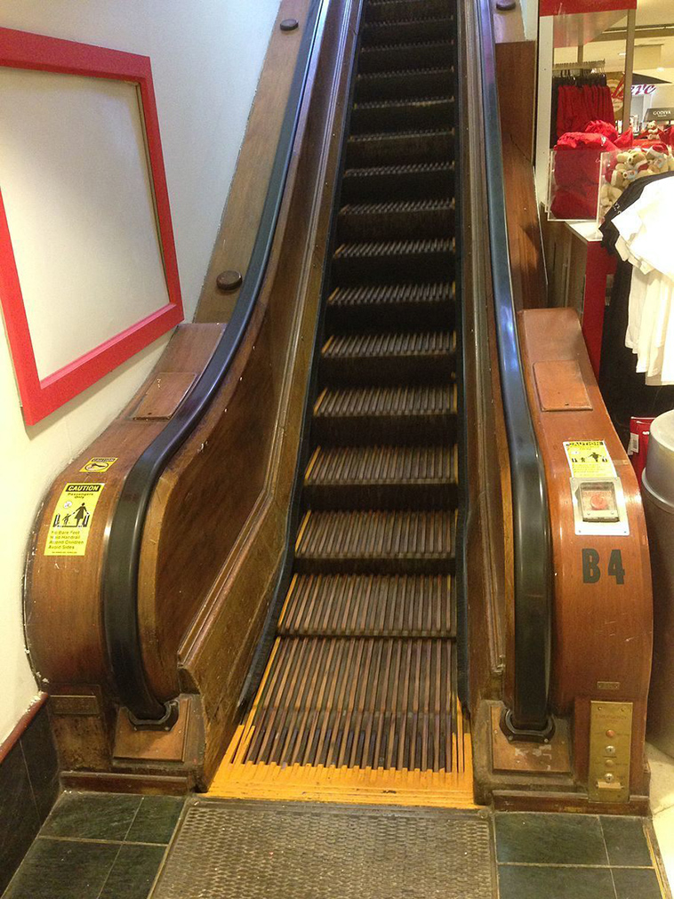 escalators wooden macy escalator department macys york largest still history themindcircle