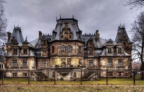 abandoned_palace_poland