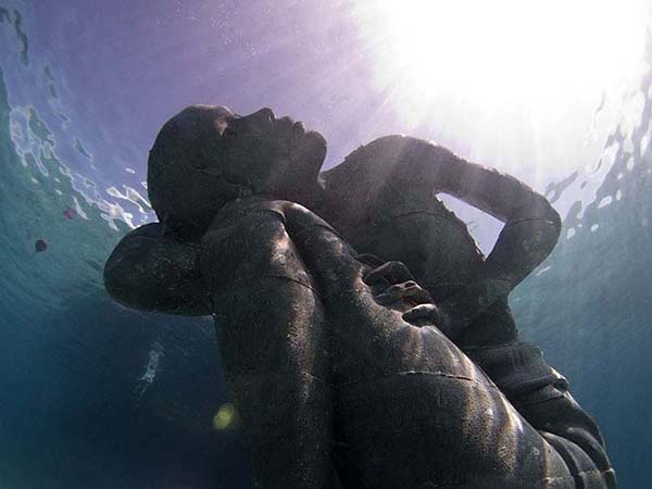 underwater sculpture