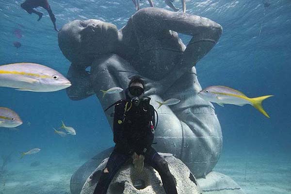 underwater sculpture