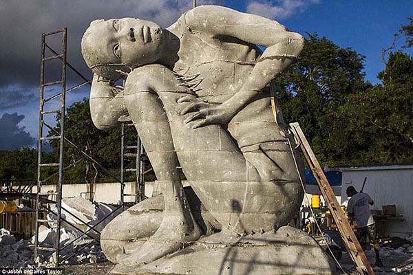 underwater sculpture