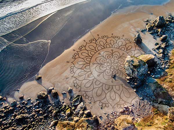 Andres Amador sand art