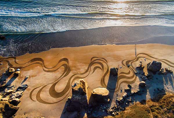 Andres Amador sand art