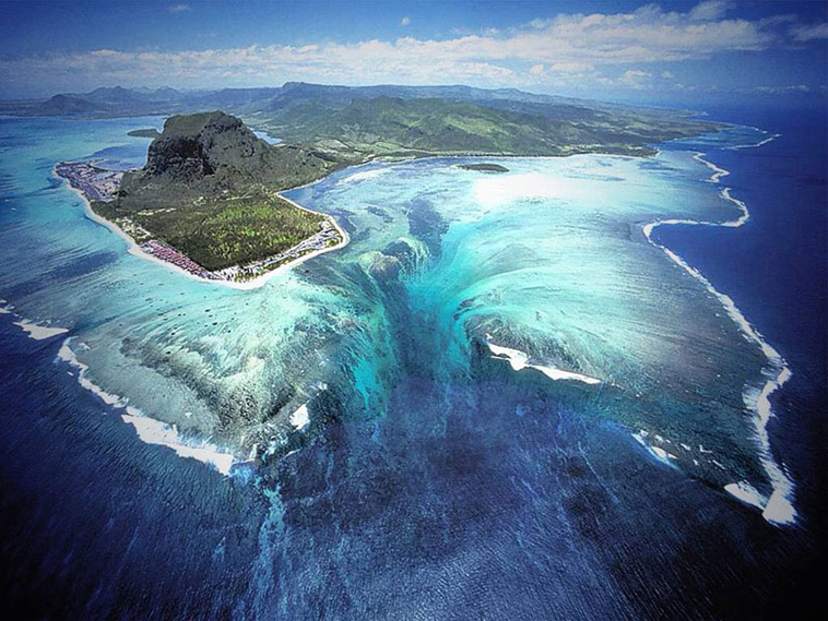 Underwater-Waterfall-in-Mauritius