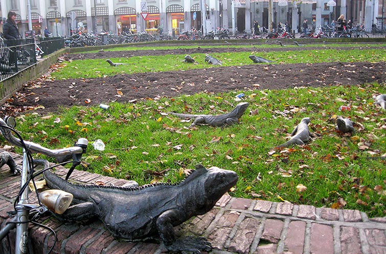 creative statues