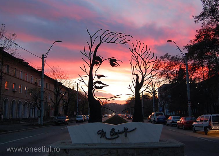 creative statues