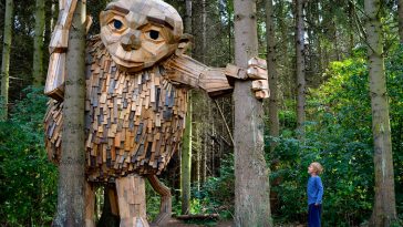 giant wooden sculptures