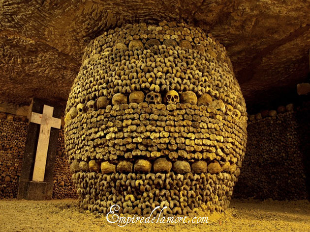 Creepiest-Place-Paris-Catacombs
