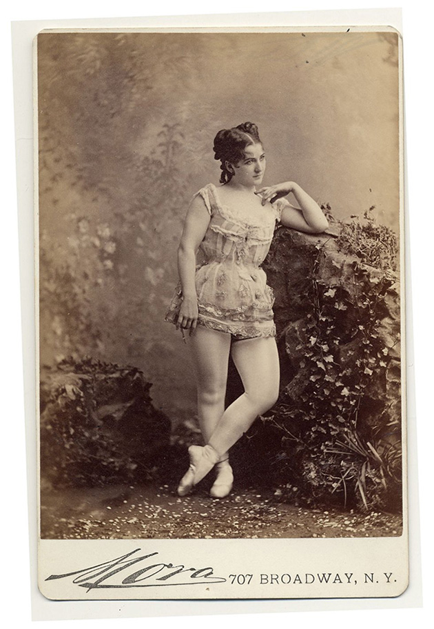  Vintage Portraits of Exotic Dancers