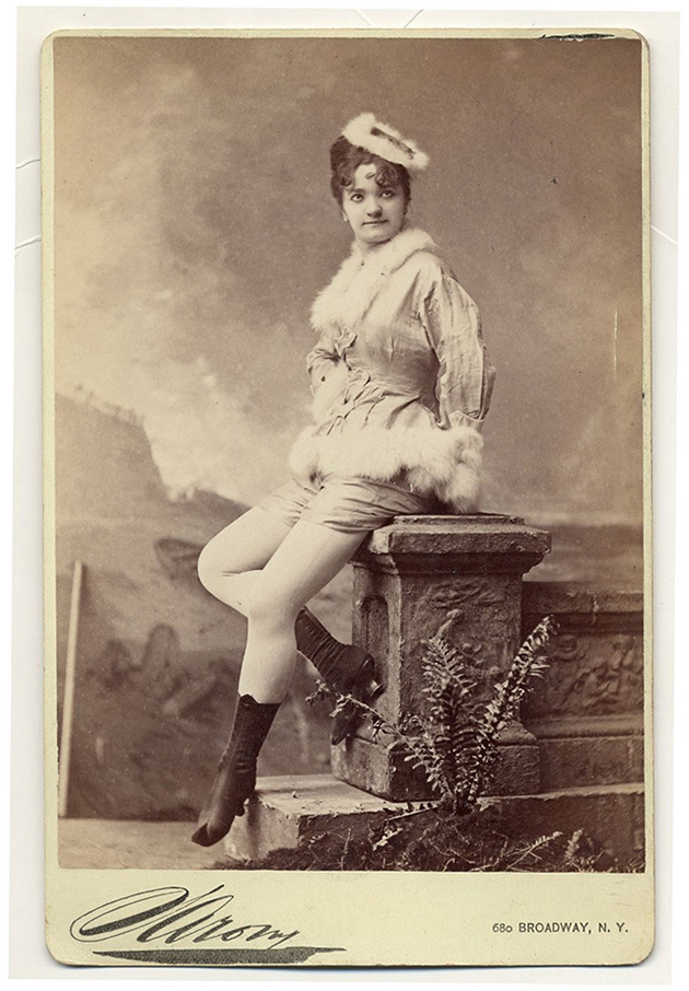  Vintage Portraits of Exotic Dancers