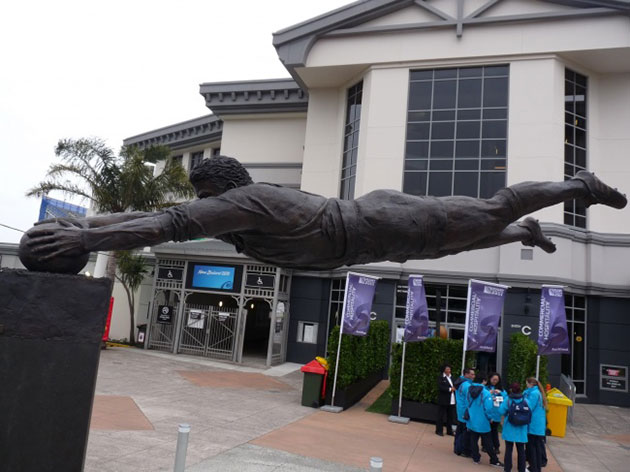 sculptures that defy gravity
