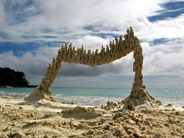 sculptures that defy gravity