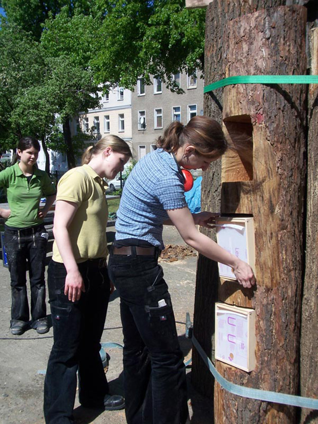 BAUFACHFRAU-tree-bookshelf-Berlin-3