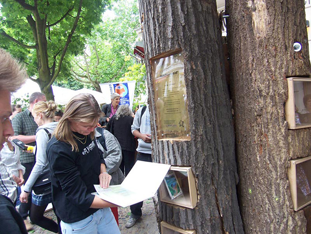 BAUFACHFRAU-tree-bookshelf-Berlin-4