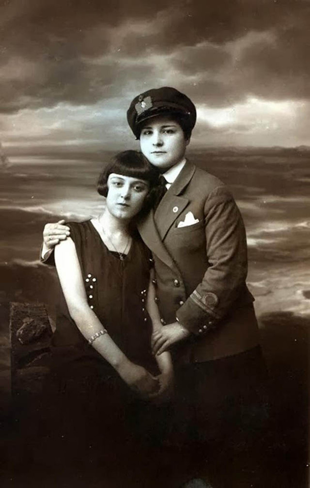Vintage-Lesbian-Couples-14