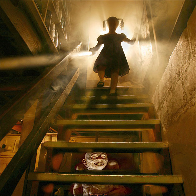 Photographer Dad Does Horror Photoshoots With His Daughters