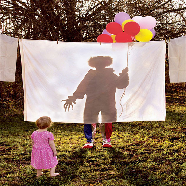 Photographer Dad Does Horror Photoshoots With His Daughters