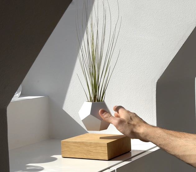 Magnetized Planters