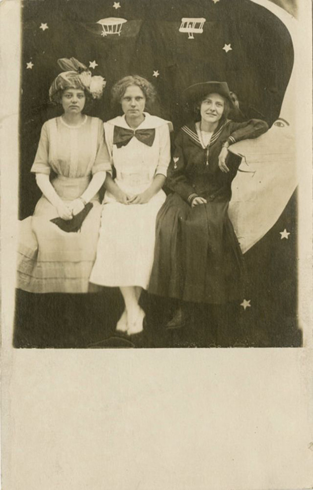 Paper Moon Portraits