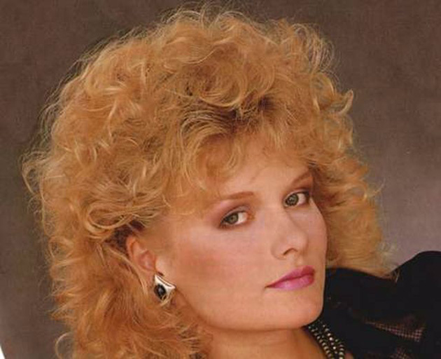women-rock-hairstyle-80s
