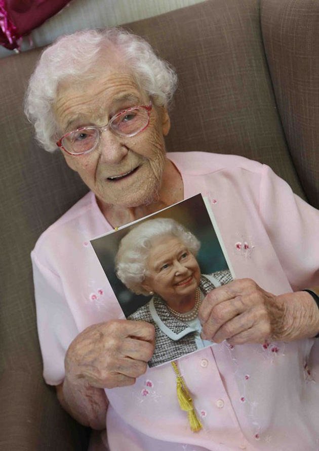 105-year-old-grandmother-birthday-wish-fireman-ivena-smailes-3