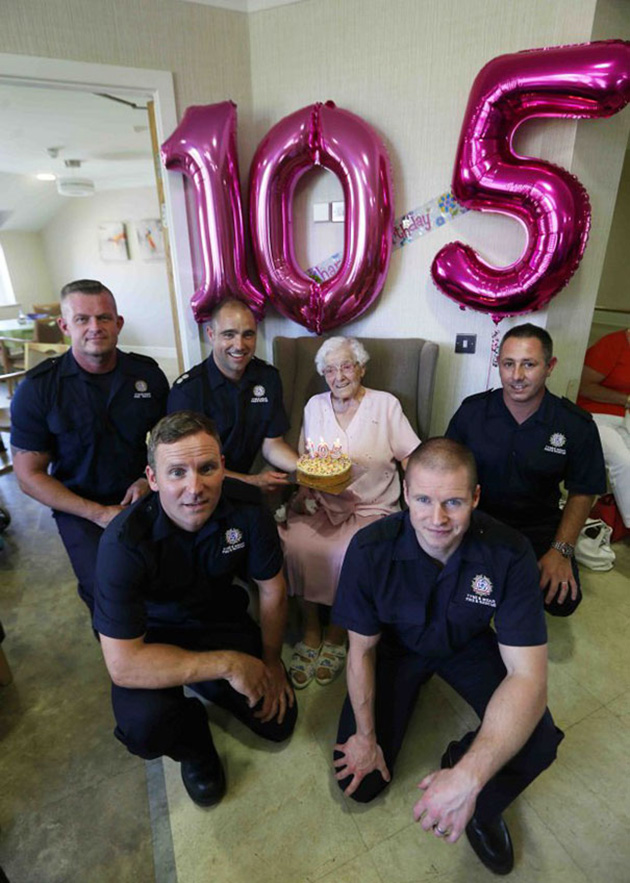 105-year-old-grandmother-birthday-wish-fireman-ivena-smailes-6