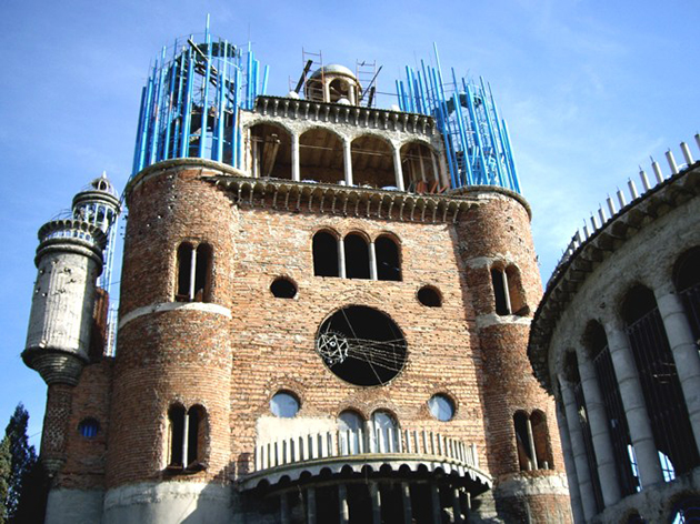 justo-martinez-hand-built-cathedral-5