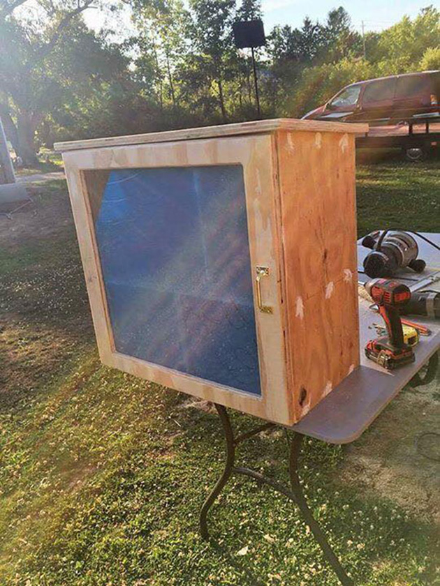 free-little-pantry-feed-homeless-poor