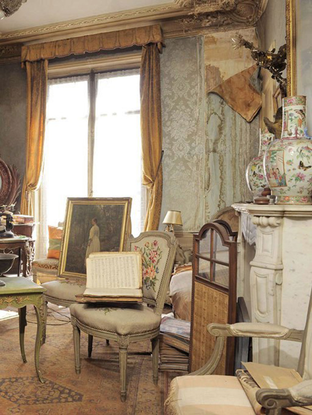 perfectly-preserved-paris-apartment-discovered-after-70-years-with-valuables-and-paintings-3