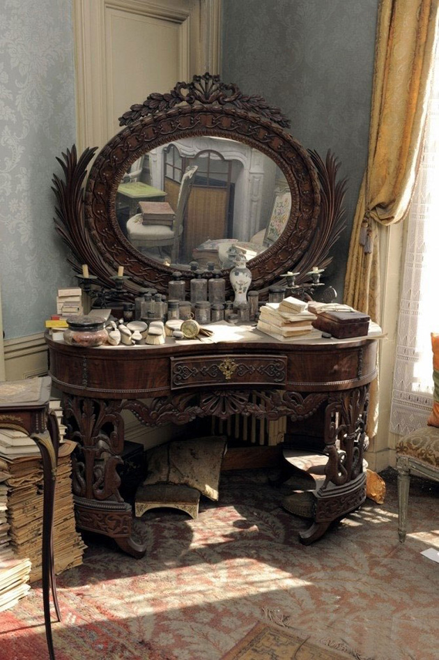 perfectly-preserved-paris-apartment-discovered-after-70-years-with-valuables-and-paintings-6