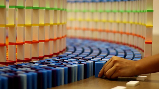 15000-domino-spiral-fall
