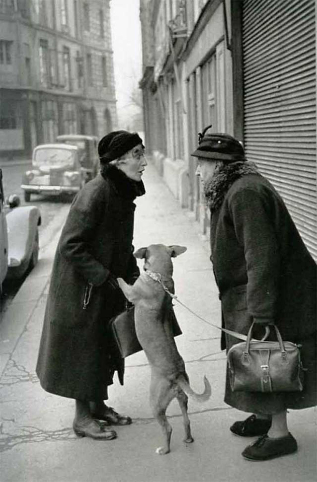 impressive-black-and-white-of-street-scenes-by-henri-catier-bresson-13