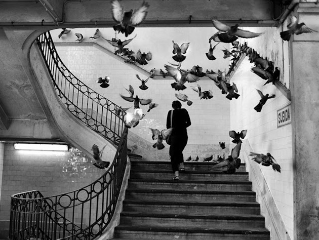 impressive-black-and-white-of-street-scenes-by-henri-catier-bresson-15