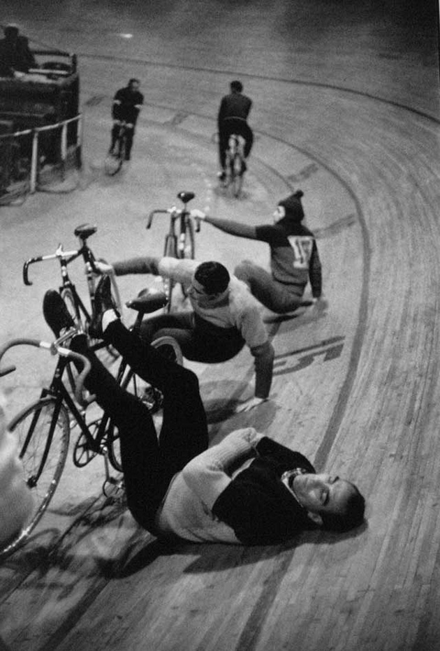 impressive-black-and-white-of-street-scenes-by-henri-catier-bresson-19