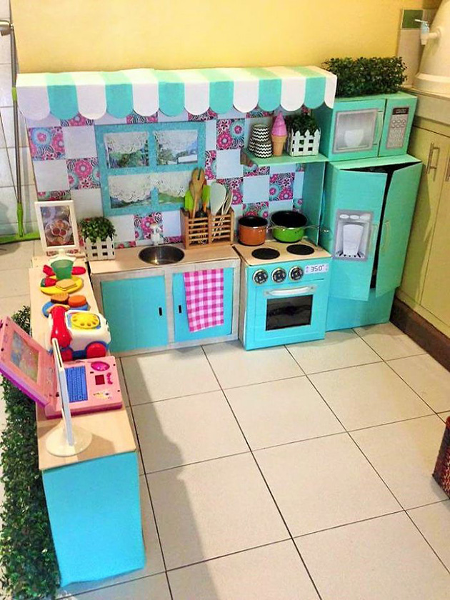 diy-cardboard-kitchen-recycle-toddler