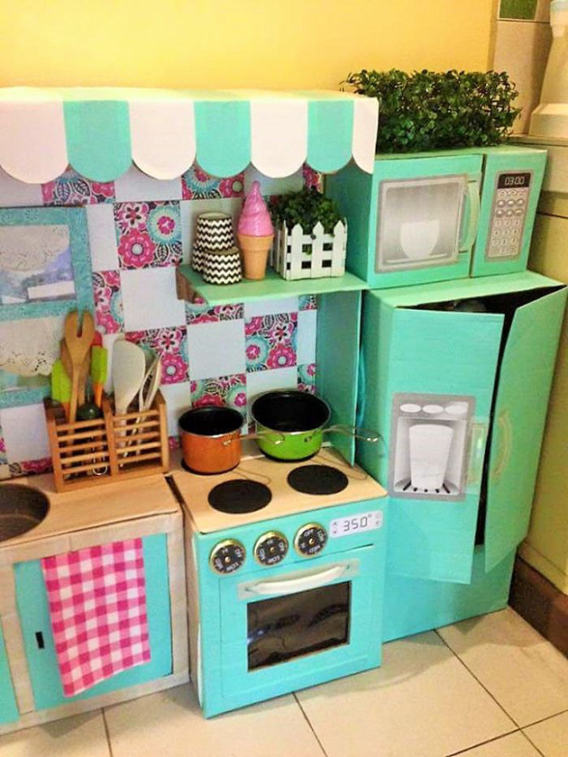 diy-cardboard-kitchen-recycle-toddler