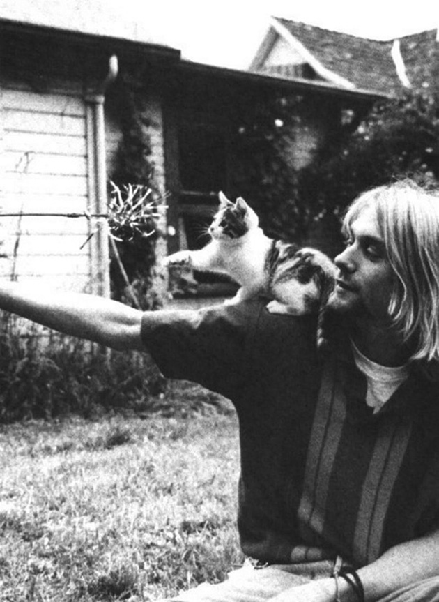 iconic-celebrities-with-pets