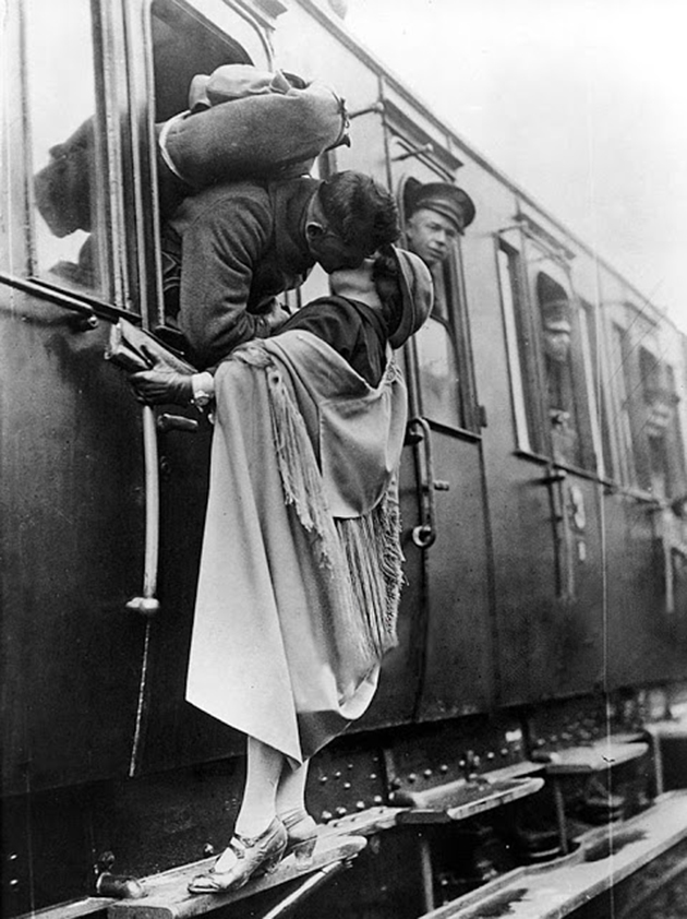 romance-wartime-photos