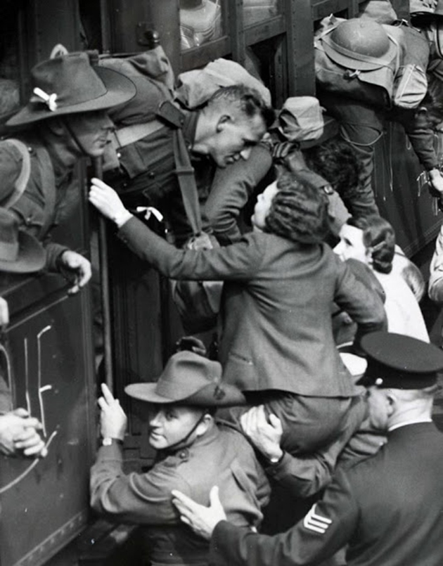 romance-wartime-photos
