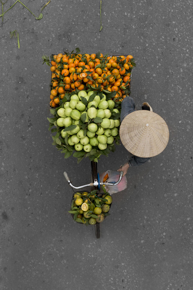 colorful-overhead-portraits-of-street-vendors