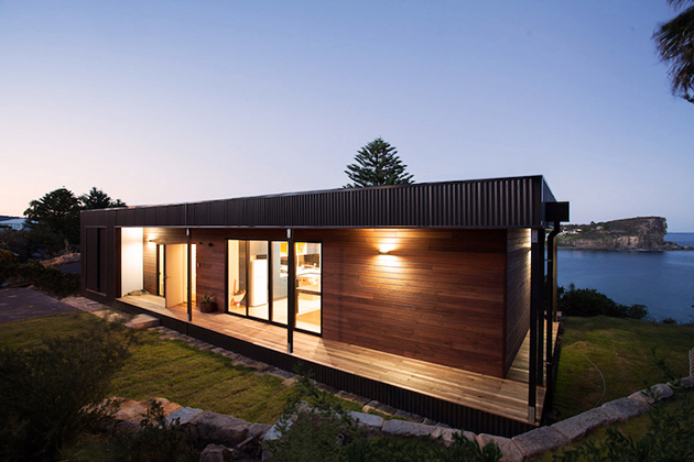 eco-friendly-beachside-box-house