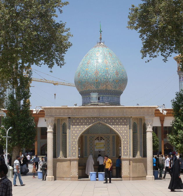 emerald-tomb-ceiling-shah-cheragh-shiraz-iran-1
