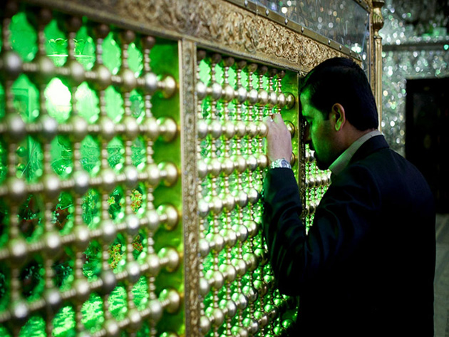 emerald-tomb-ceiling-shah-cheragh-shiraz-iran-9