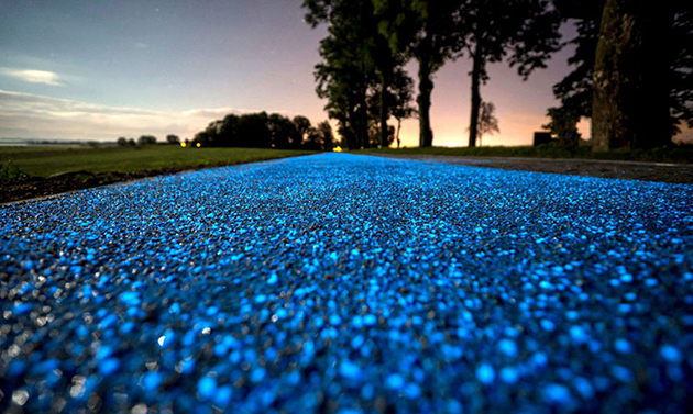 glowing-blue-bike-lane-tpa-instytut-badan-technicznych-poland-1