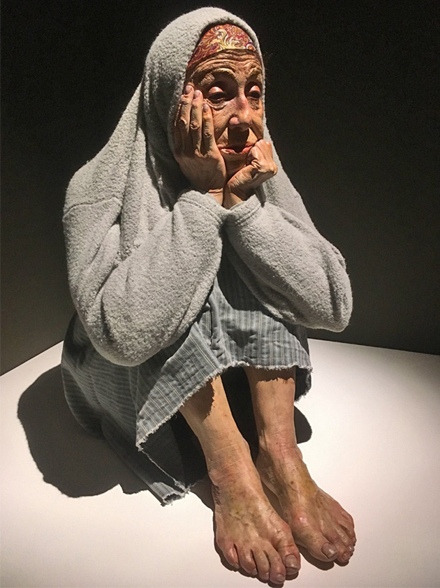 hyperrealist-sculptures