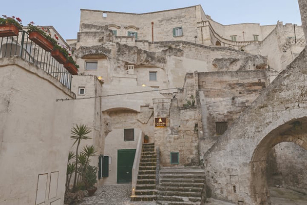 transform-ancient-cave-modern-hotel
