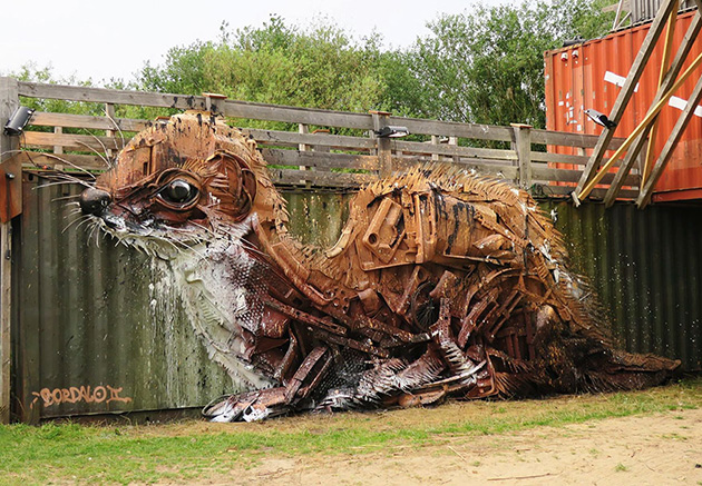 trash-animal-sculpture-artur-bordalo-2