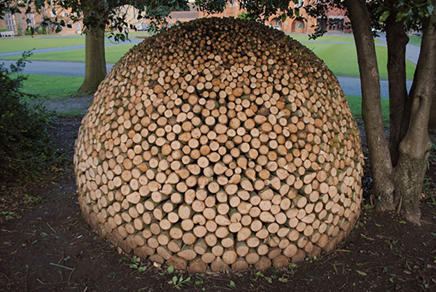 creative-wood-pile-stacking-art